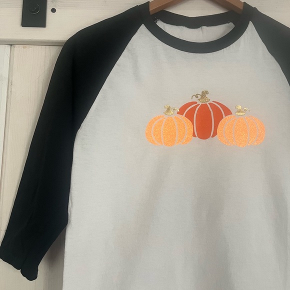 Perfect fall tee! - Picture 4 of 4